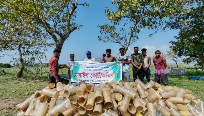 জগন্নাথপুরে হাওরে অভিযান চালিয়ে কারেন্ট জাল ও পট চাই জব্দ